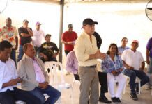 Abel Martínez comparte con arroceros, dirigentes del PLD y comunitarios en Dajabón