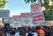 Agrónomos marchan al Palacio en demanda aumento salarial