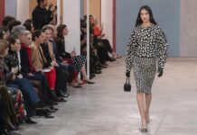 Carolina Herrera celebra a las mujeres de las artes en su desfile en Nueva York