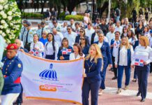 Obras Públicas deposita ofrenda floral en el Altar de la Patria