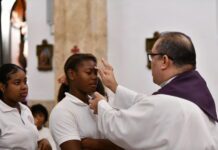 Fieles católicos marcan inicio de la Cuaresma