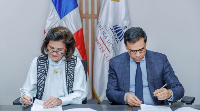 Cultura y Fundación Eduardo León Jimenes firman convenio en favor de la literatura dominicana