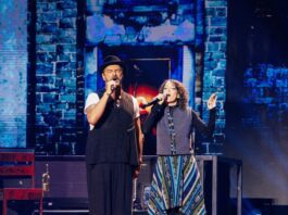 Ricardo Arjona viaja por sus éxitos y canta ‘se acabaron las fronteras’ en Nueva York