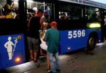 Autobuses, clases y hospitales: el asedio petrolero de EE.UU. comienza a paralizar Cuba