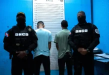 Extraditan a Estados Unidos a dos dominicanos acusados de robo, fraude y porte ilegal de armas