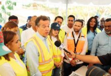 Ito Bisonó inicia proyecto en El Naranjo que incluye remozamiento de 50 viviendas