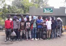 Ejército detiene camionero que transportaba ocultos a 32 haitianos indocumentados en Santiago