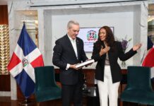 Abinader comparte con la comunidad dominicana en Emiratos Árabes Unidos