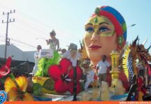 Venezolanos ponen en pausa la agitada vida política del país para celebrar los carnavales