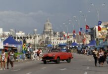 Rusia busca ayudar a Cuba tras quedarse sin combustible para aviones, con turistas varados