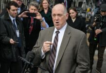 Gobierno de Trump asegura que redadas migratorias continuarán durante el cierre del DHS