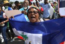 Jueza mantiene protección a 350,000 haitianos en EEUU, alivio temporal para los migrantes