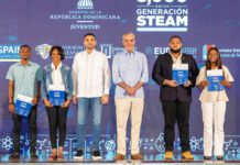 Abinader entrega 8,000 becas del programa Generación STEAM para fortalecer la formación de jóvenes dominicanos