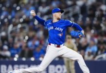 EE.UU. fortalece su bullpen con Hoffman; reemplaza a Kershaw