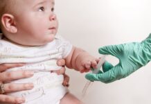 La sacarosa ayuda a los bebés a aliviar la sensación de dolor durante las pruebas médicas