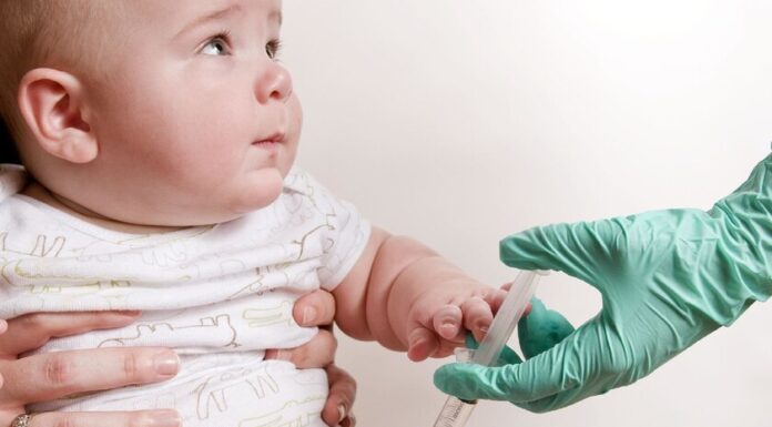 La sacarosa ayuda a los bebés a aliviar la sensación de dolor durante las pruebas médicas