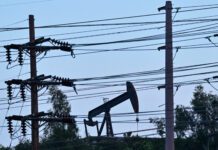 El petróleo de Texas se dispara un 8,51 % y cierra por encima de 81 dólares el barril