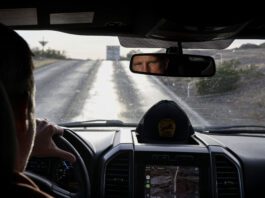 Cómo una carretera en el desierto de California redefinió “Una batalla tras otra”