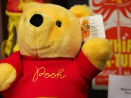 Winnie Pooh, el osito amante de la miel, cumple un siglo de vida