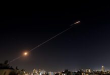 Irán lanza una nueva oleada de bombardeos contra Israel y bases estadounidenses en Irak