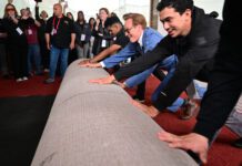 Hollywood viste el suelo de gala con el despliegue de la alfombra roja de los Óscar