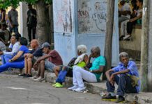 Las reformas que plantea Cuba no pueden revertir su crisis, coinciden expertos