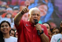 Alto dirigente niega que el chavismo esté “arrinconado” en Venezuela tras caída de Maduro