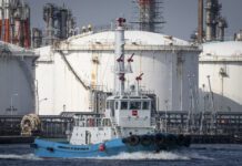 El petróleo de Texas sube a 98 dólares tras semana de ataques a instalaciones energéticas