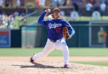 Ohtani impresiona con 4 ponches en su debut primaveral como lanzador