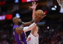 Lakers vencen a Rockets