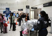 Trump ordena despliegue de agentes de ICE en aeropuertos en medio de bloqueo presupuestal