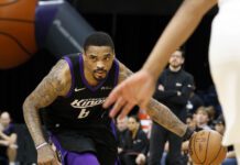 Racha anotadora final de Malik Monk ayuda a Kings a vencer a Nets