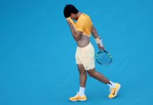 Alcaraz vuelve a la tierra