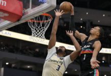 Spurs dejan a Bucks sin oportunidad de contender por playoffs
