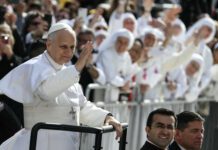 El papa pide a los jóvenes momentos de escucha y silencio ante “mensajes, reels y chats”