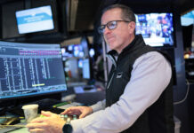 Wall Street cierra mixto tras el petróleo cerrar en 100 dólares por primera vez desde 2022