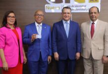 Alfredo Pacheco recibe y respalda entrega de nueva cédula