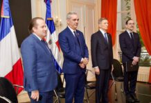 Abinader comparte con dominicanos en París y asegura que el Gobierno continuará brindando ayuda y oportunidades a la diáspora