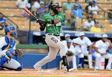 Estrellas renuevan contrato con Lewin Díaz