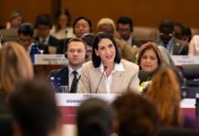 Primera dama expone en Washington sobre los avances del país en tecnología educativa