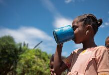 Irregularidad en el acceso al agua persiste en República Dominicana: solo 17 % de los hogares la recibe entre 6 y 7 días a la semana