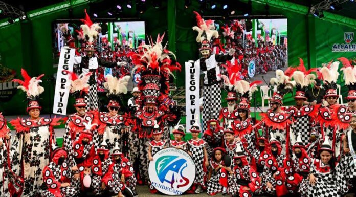 Con masiva asistencia de lechones, comparsas, personajes, familias y público en general, cierra el Carnaval de Santiago 2026