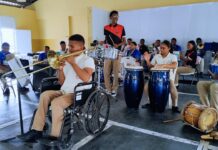 En centro educativo de Modalidad en Artes, Enkel Nova Vásquez convierte su pasión por la música en una historia de superación y logros