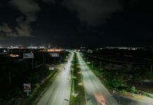RD Vial ilumina 200 km de carreteras con energía solar, con 20% en reducción accidentes nocturnos