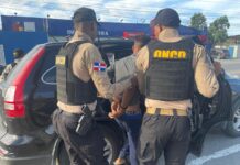 DNCD detiene a dos hombres e incauta 588 gramos de presunta cocaína y otras drogas en Baní