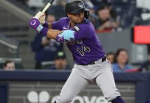 Johnston conecta jonrón de 2 carreras y Rockies aplastan a Blue Jays para 1ra victoria