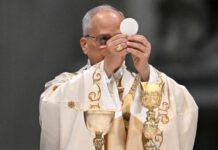 León XIV aboga por una Iglesia alejada de la prepotencia en su primer Jueves Santo