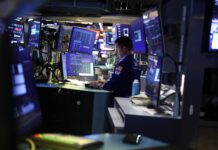 Wall Street da un giro y cierra en verde, con expectativas de avances en Oriente Medio