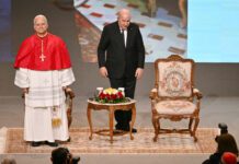 El papa clama en Argelia contra la violación del derecho internacional y neocolonialismo