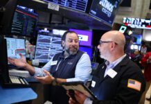 Wall Street cierra en verde tras afirmar Trump que Irán quiere seguir negociando